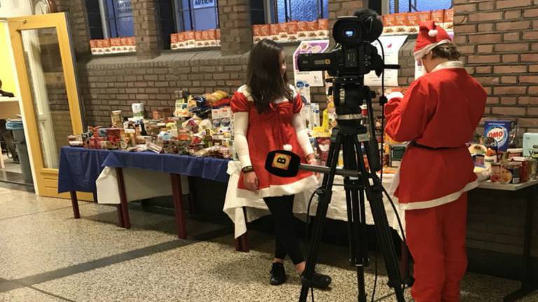 Studenten van het Odulphuslyceum voor de voedselbankactie