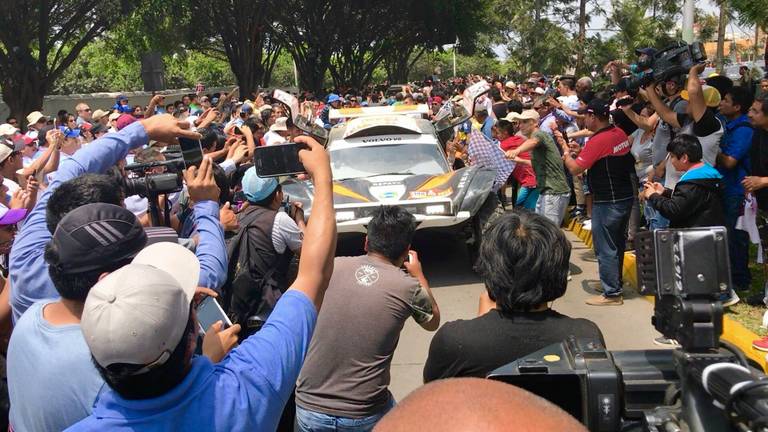 Het was enorm druk bij de start van de Dakar Rally