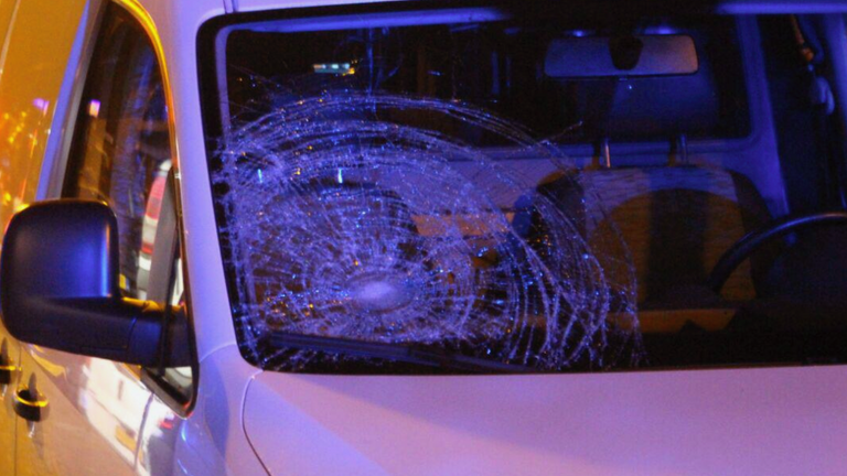 In Erp is maandag rond half zes een vrouw gewond geraakt bij een aanrijding met een auto. Foto: Danny van Schijndel.