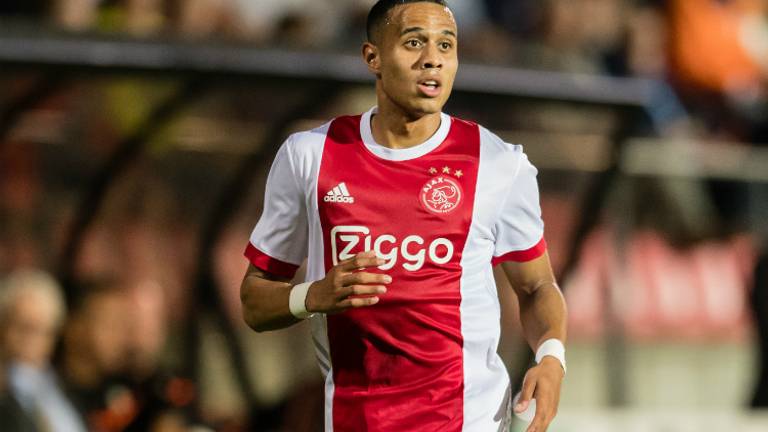 Damil Dankerlui in het shirt van Ajax. (foto: VI Images)