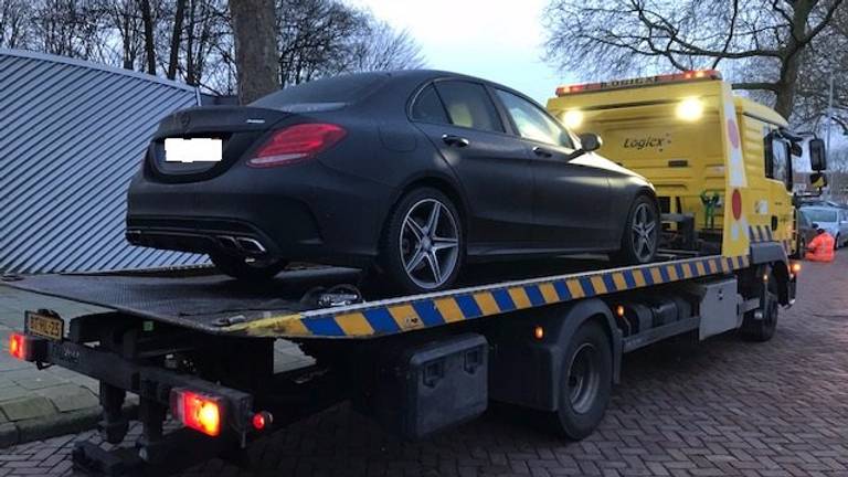 De politie heeft dure spullen in beslag genomen (foto: politie).