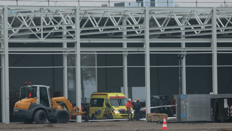 De man viel negen meter naar beneden (foto: FPMB Bernt van Dongen).