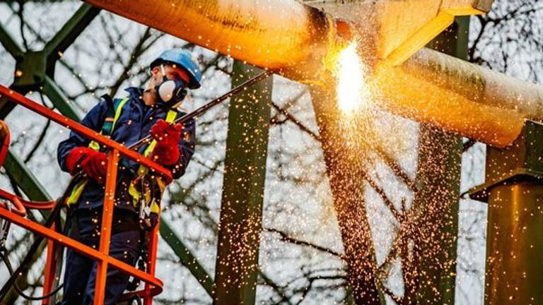 Demontage Python gestart. Foto: de Efteling