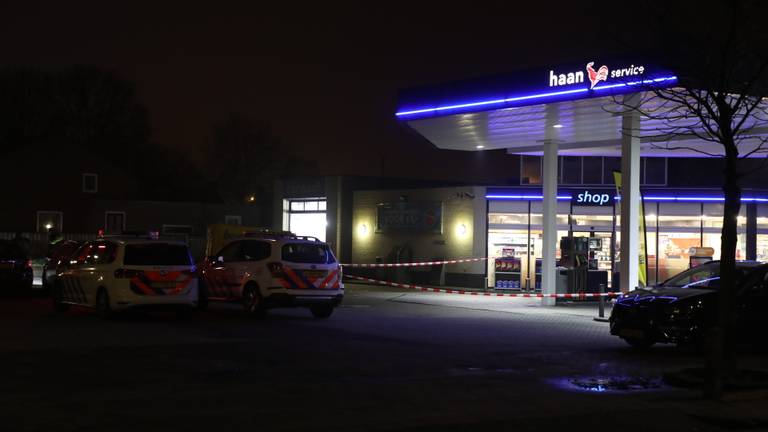 Tankstation De Haan aan de Van Heeswijkstraat in Kaatsheuvel is donderdagavond rond half acht overvallen. Foto: Erik Haverhals.