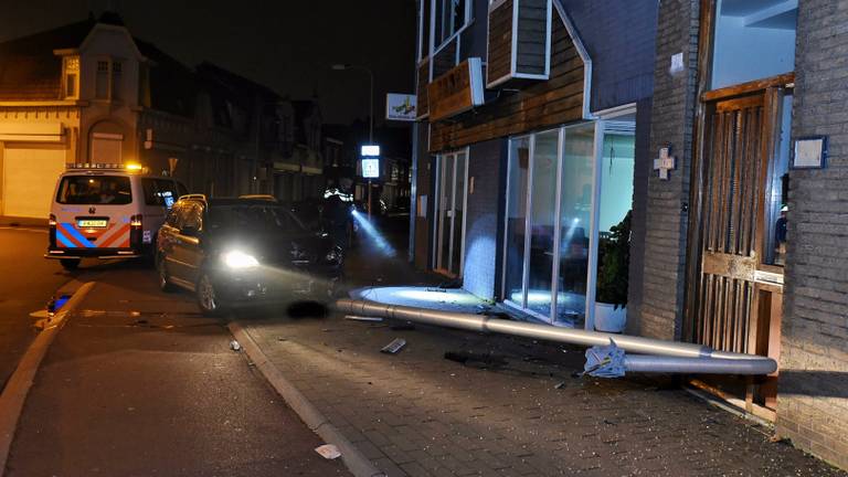 Naar de bestuurder of bestuurster wordt nog gezocht. (Foto: Toby de Kort, De Kort Media)