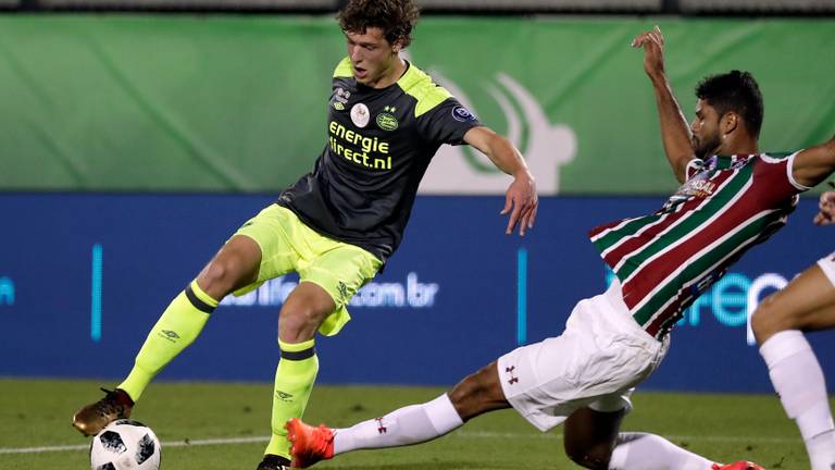 Sam Lammers in actie tijdens een oefenduel van PSV tegen Fluminense. (Foto: VI Images)