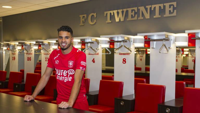 Adam Maher in het shirt van zijn nieuwe club (foto: OrangePictures).