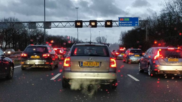 File op de A2 Den Bosch richting Eindhoven (Archieffoto: Renzo Veenstra).