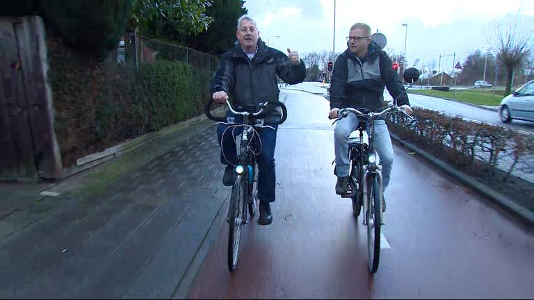 Nico en verslaggever Floyd Aanen op de fiets