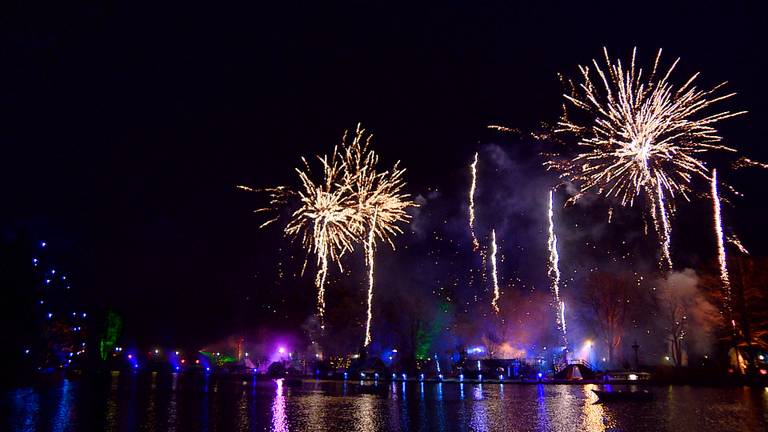 Het vuurwerk trok veel bekijks.