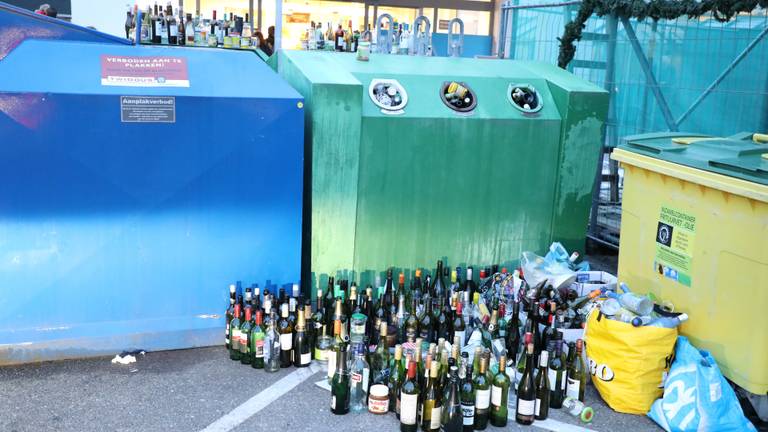 Flessen, flessen en nog eens flessen (foto: Erik Haverhals/FPMB).