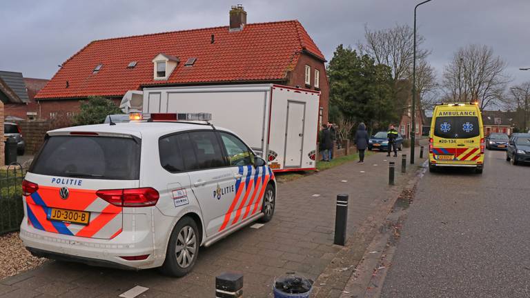 De wagen reed in zijn geheel de tuin in. (Foto: GinoPress)