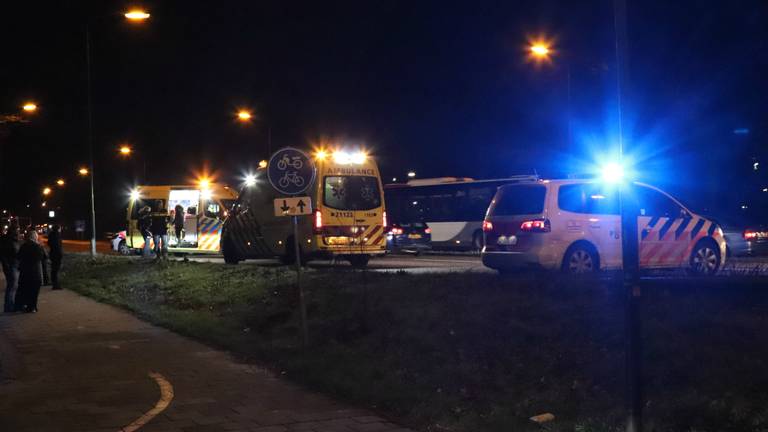 Een auto schepte de twee voetgangers (foto: Ginopress).