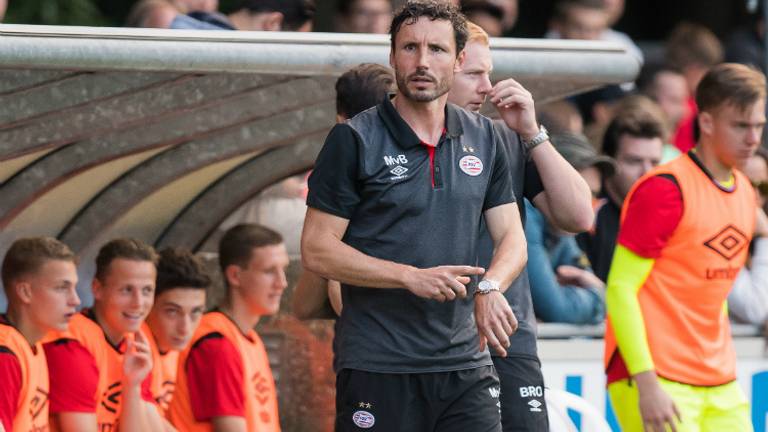 Mark van Bommel als trainer van PSV. (foto: VI Images)