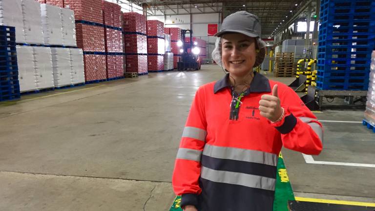 Esmee Bisschoff is voor één dag directeur van Coca-Cola