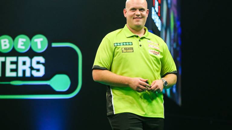 Michael van Gerwen in actie op The Masters. (foto: VI Images)