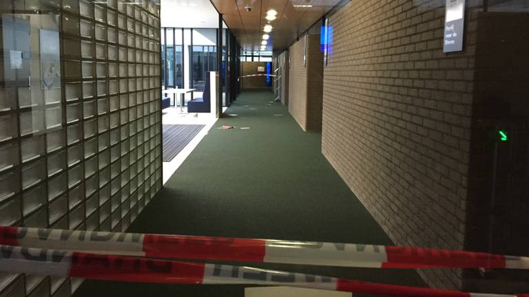 Schade in het provinciehuis in Den Bosch. (Foto: Imke van de Laar)