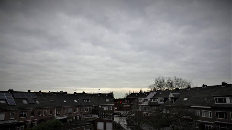 Maandagochtend in Breda, stilte voor de warmte... (Foto: Henk Voermans).