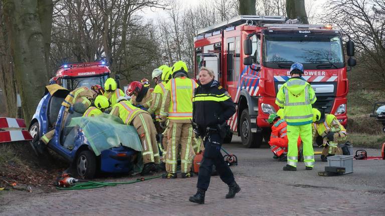 Veel hulp aanwezig na het ernstige ongeluk (foto: Jozef Bijnen/SQ Vision Mediaprodukties).