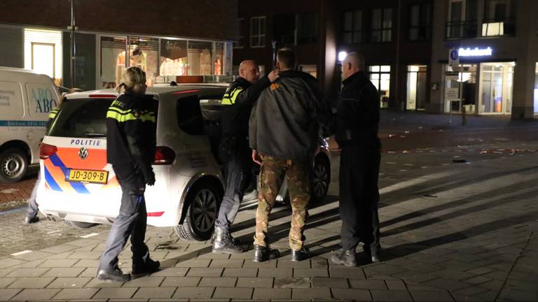 De man is afgevoerd naar het politiebureau. (foto: FPMB Erik Haverhals)