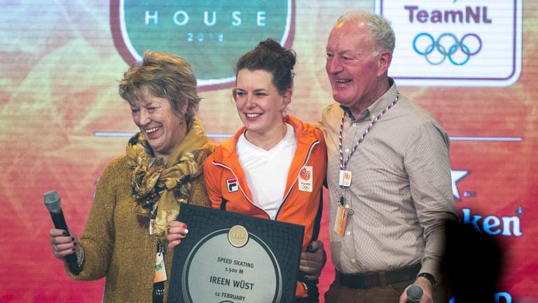 Moeder Jeannet, dochter Ireen en vader Wim Wüst: allen zo trots als een pauw (foto: ANP).