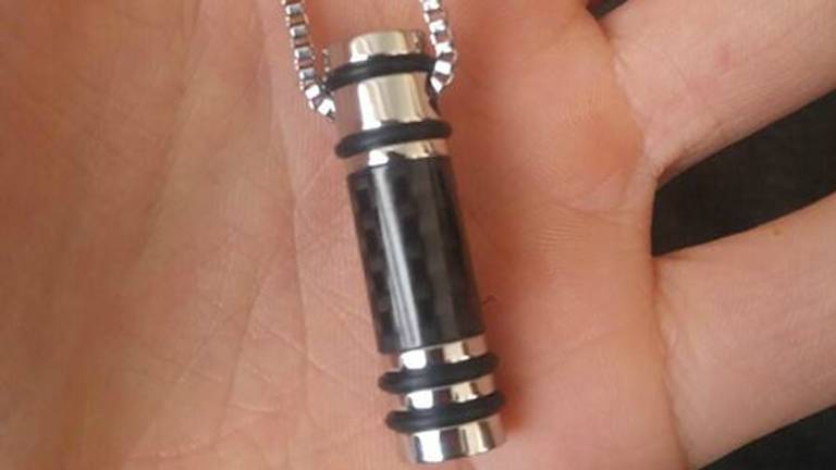 De verloren hanger. (Foto: Bas van Riel/Facebook)