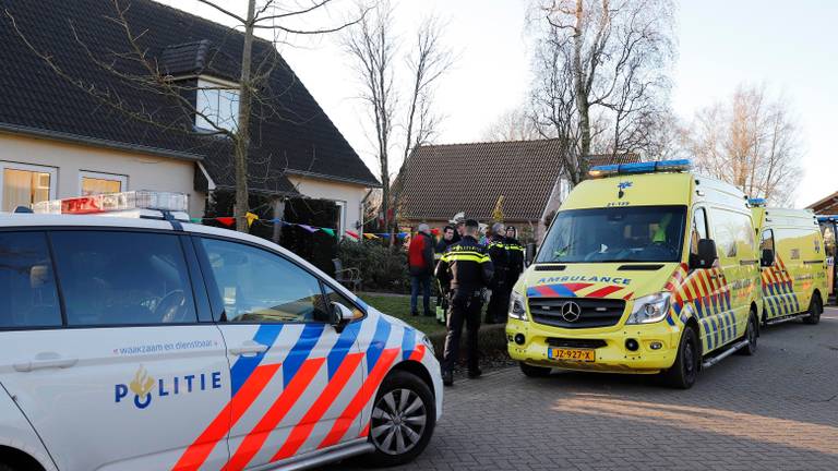 De twee gewonden zijn naar het ziekenhuis gebracht. (Foto: SK Media)