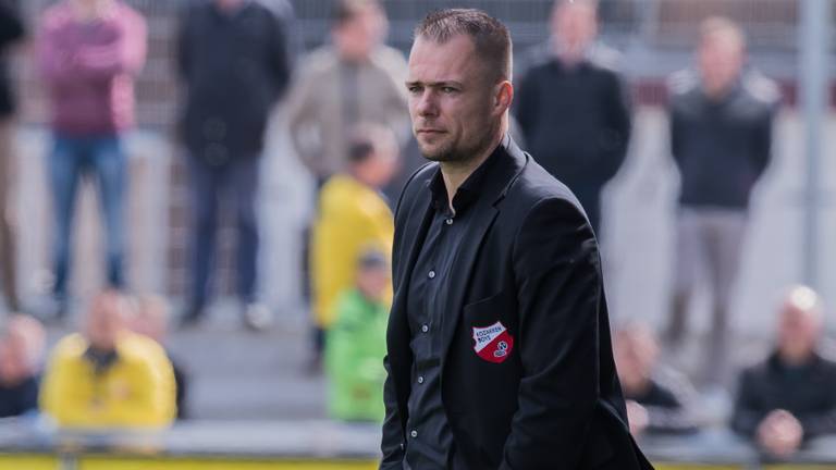 Danny Buijs als trainer bij Kozakken Boys (foto: VI Images).