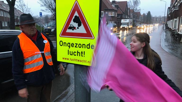 Bord dat mensen bewust moet maken van luchtvervuiling. (Archieffoto.)