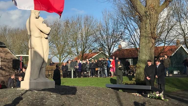 Eén minuut stilte. (Foto: Eva de Schipper)