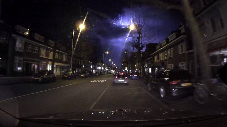 Opname met dashcam van de lichtflits. (Foto: Omroep Brabant)