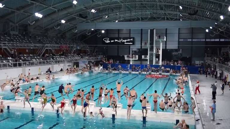 In Eindhoven werd het wereldrecord 'bommetje'verbroken ( Foto: senet diving cup)