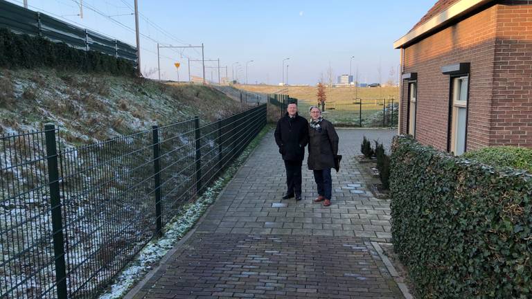 Bewoners hebben genoeg van trillingen door het spoor