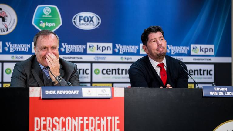 Dick Advocaat en Erwin van de Looi tijdens de persconferentie na afloop van Sparta-Willem II (foto: VI Images).