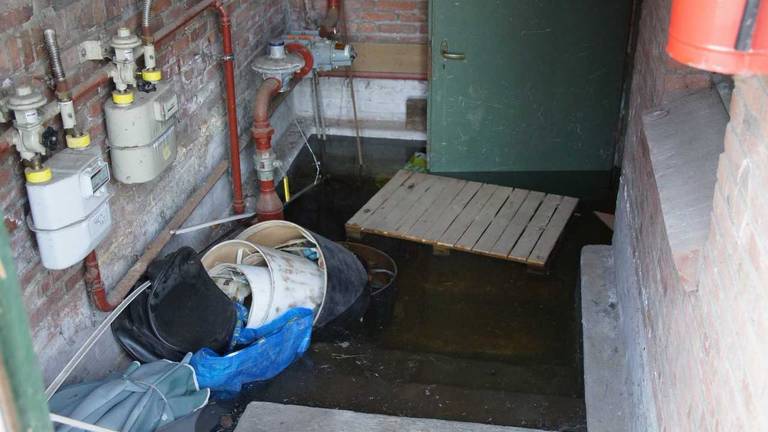 Door een kapot gevoren waterleiding staat een kelder blank. (Foto: Martijn van Bijnen/FPMB)