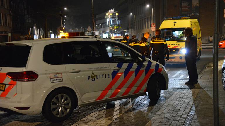 De politie deed onderzoek. (Foto: Perry Roovers)