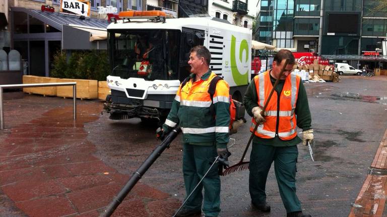 Ergon medewerkers aan het werk (Foto: René van Hoof).