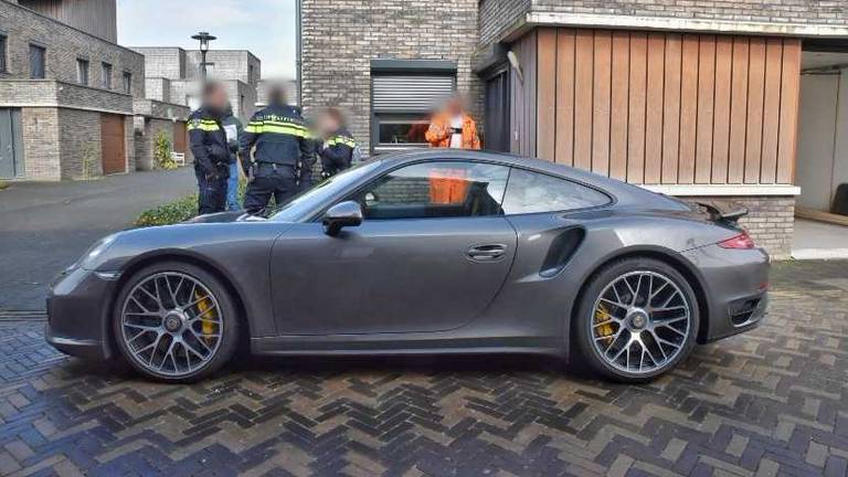 Deze Porsche werd in beslag genomen. (Foto: Toby de Kort/De Kort Media)