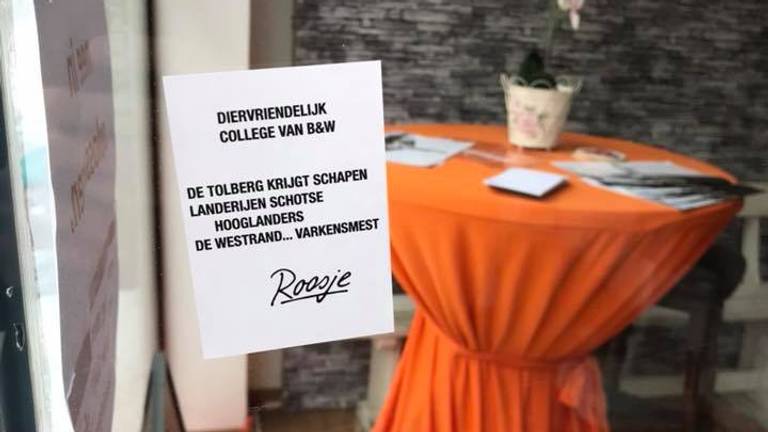 Een van de bewuste stickers. (Foto: Facebook/ Michael Yap)