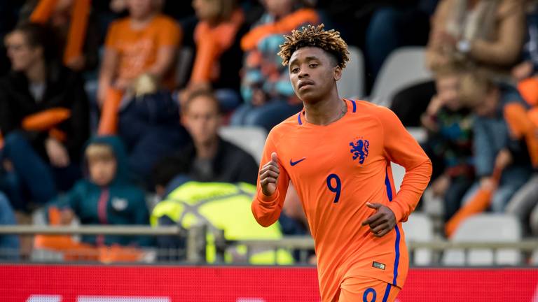 Steven Bergwijn in het shirt van Jong Oranje (foto: VI Images).