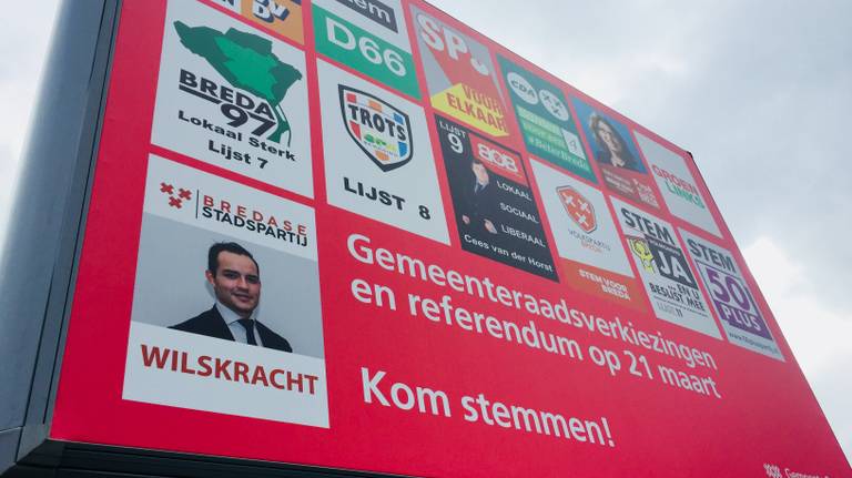 Bord met verkiezingsposters in Breda. (Foto: archief)