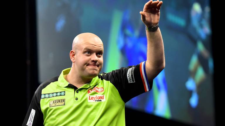 Michael van Gerwen tijdens de eerste Premier League-avond in Berlijn. (Foto: VI Images)