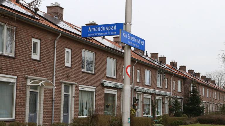 De bezorger werd tegen zijn hoofd geslagen. (Foto: Hans van Hamersveld)