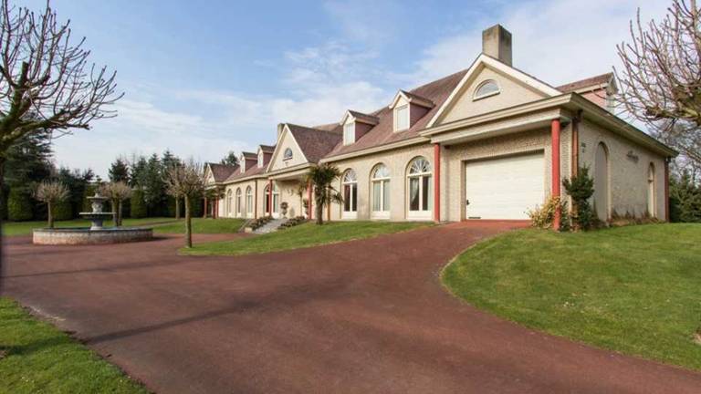 Johan Vlemmix Verkoopt Villa Voor 1 4 Miljoen En Ron Is Boos Hans Had Dit Zo Niet Gewild Omroep Brabant