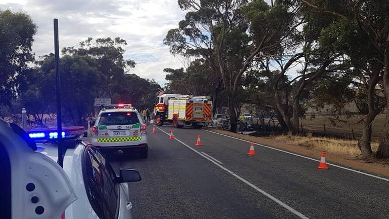 Het zware ongeluk gebeurde in de buurt van New Norcia (foto: Twitter Wongan Hills Police)