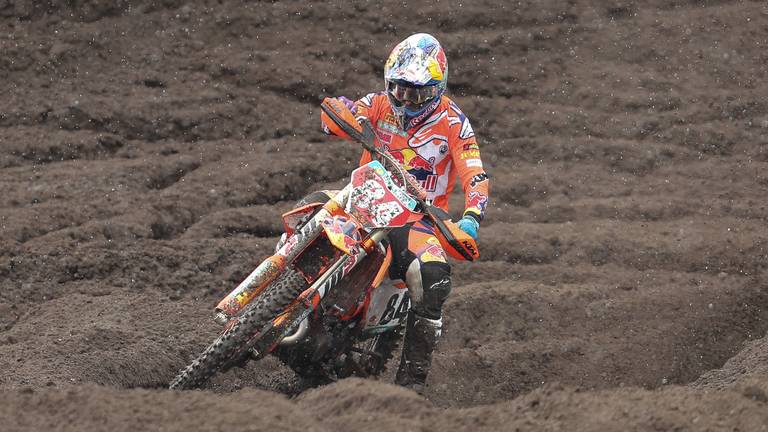 Jeffrey Herlings in actie tijdens de kwalificatie voor de GP Valkenswaard (foto: OrangePictures).