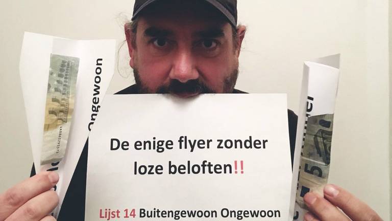 De politieke partij Buitengewoon Ongewoon deelt zondag geld uit aan willekeurige voorbijgangers.