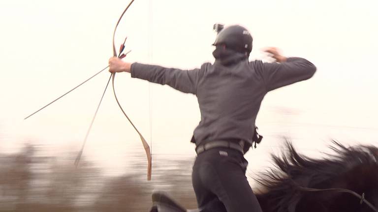 Boogschieten vanaf een paard