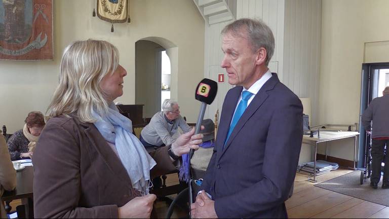 Inwoners Grave spreken zich uit over toekomst, burgemeester Roolvink licht toe.