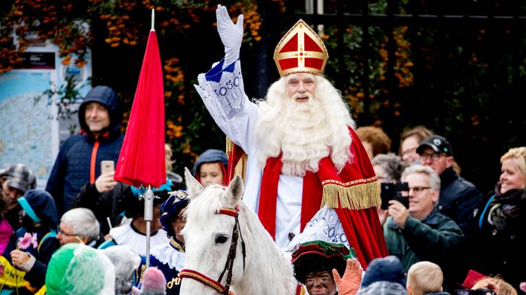 De intocht van Sinterklaas vorig jaar in Dokkum. (Foto: ANP)
